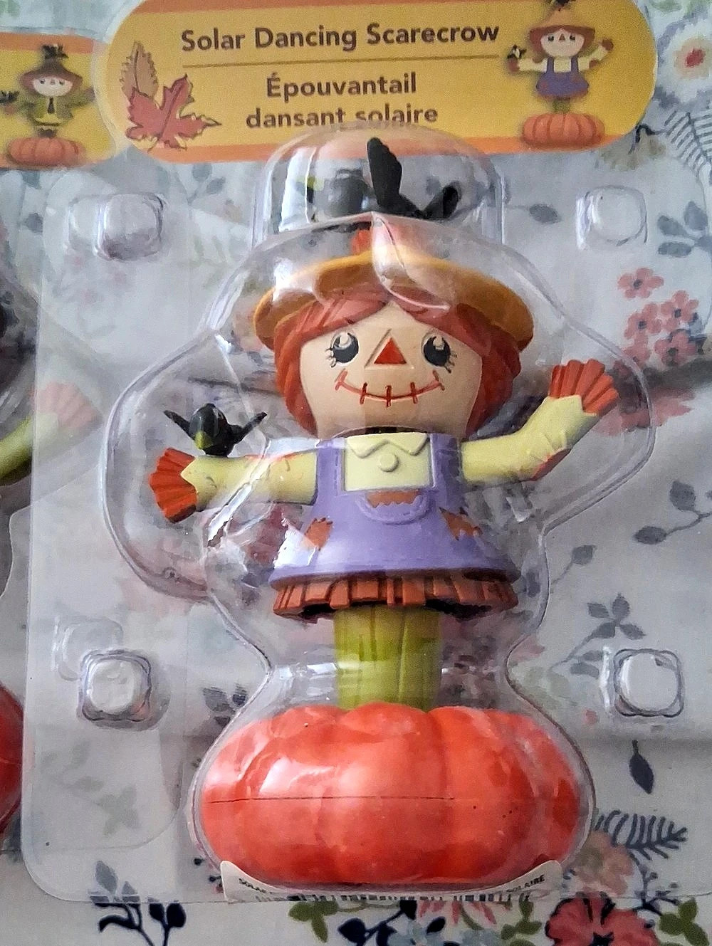 BNIP set Of 2 Solar Dancing Scarecrows- Boy & Girl